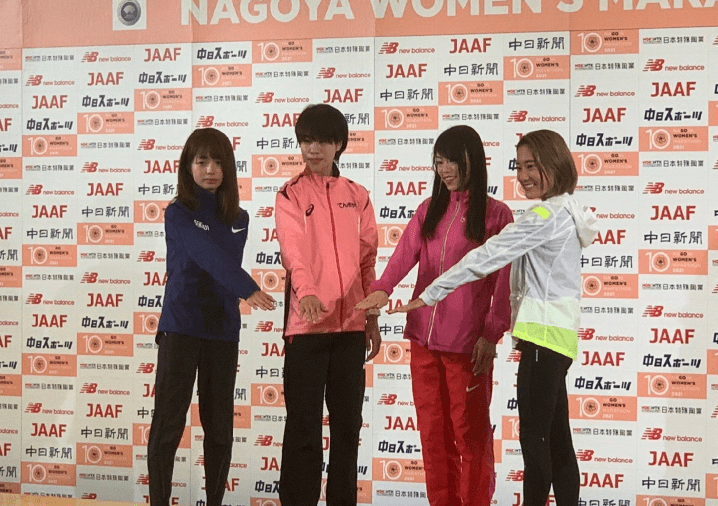 比赛开始后,松田瑞生,小原怜,佐藤早也伽便处于领先位置,5公里处时,松