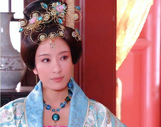 在《后宫》里,杨怡饰演皇贵妃"万贞儿"虽然是个手段毒辣,心胸狭窄的人