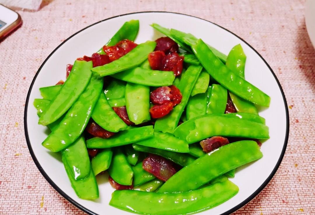 美食家常菜推荐:豆角炒肉片,荷兰豆炒腊肠,豆腐鸡蛋白菜卷