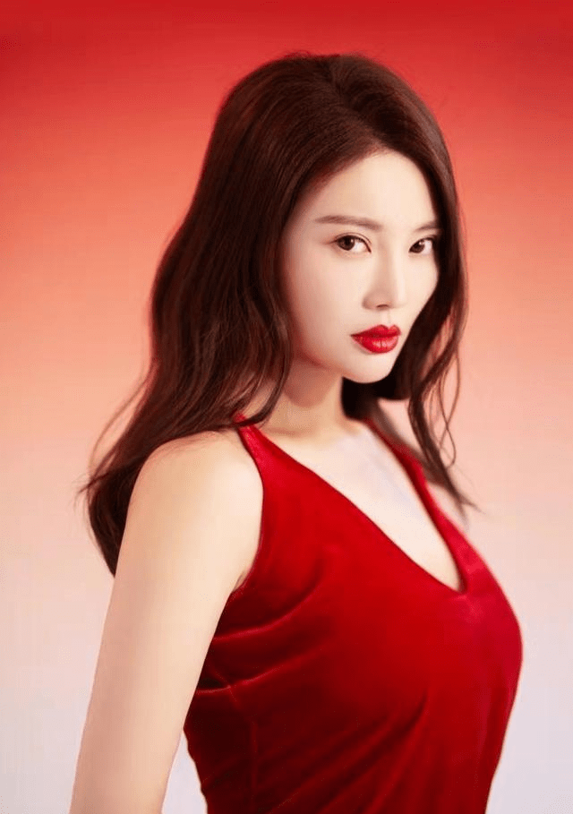 演技与身材俱佳的大嫂徐冬冬,要晋升为新一代"晶女郎"