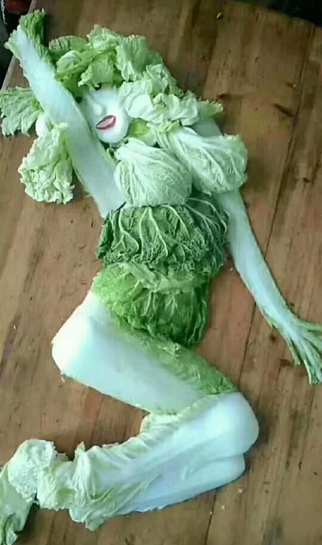 搞笑图片:美女走出"玻璃栈道"的感觉,因为新鞋的鞋跟太高吗?