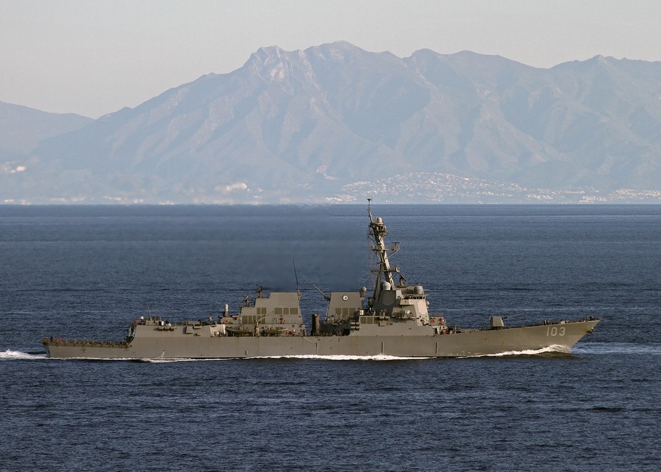 布希号航母打击大队的uss truxtun (ddg 103)阿利伯克级驱逐舰