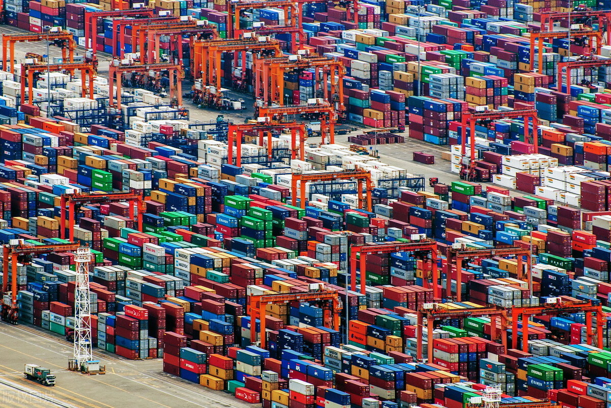 深圳港实现开门红,港口集装箱和货物吞吐量"暴涨"