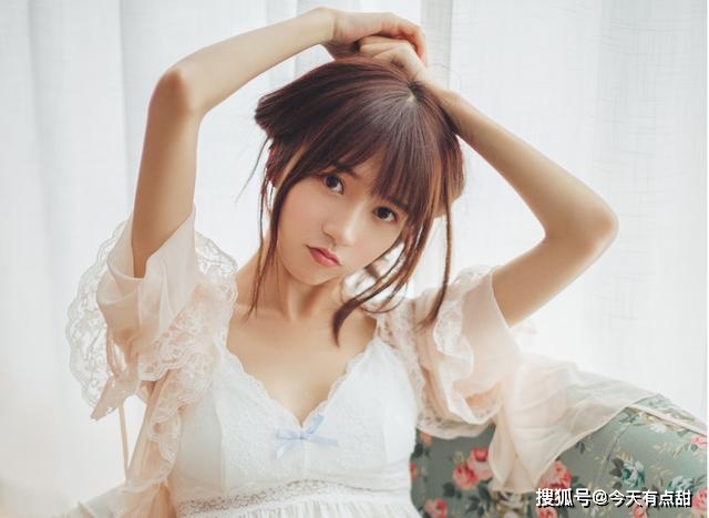能够在公众场合里受到大家的瞩目,并且水瓶女举止谈吐也非常优雅,大方