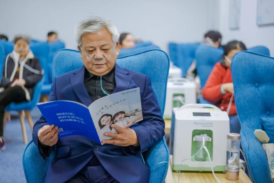 吸氢气(图片来源:冠氢健康旗下年氢人健康生活馆)