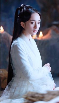 赵丽颖的白衣玉无心,杨幂的白衣白浅,谁的白衣最仙气十足?