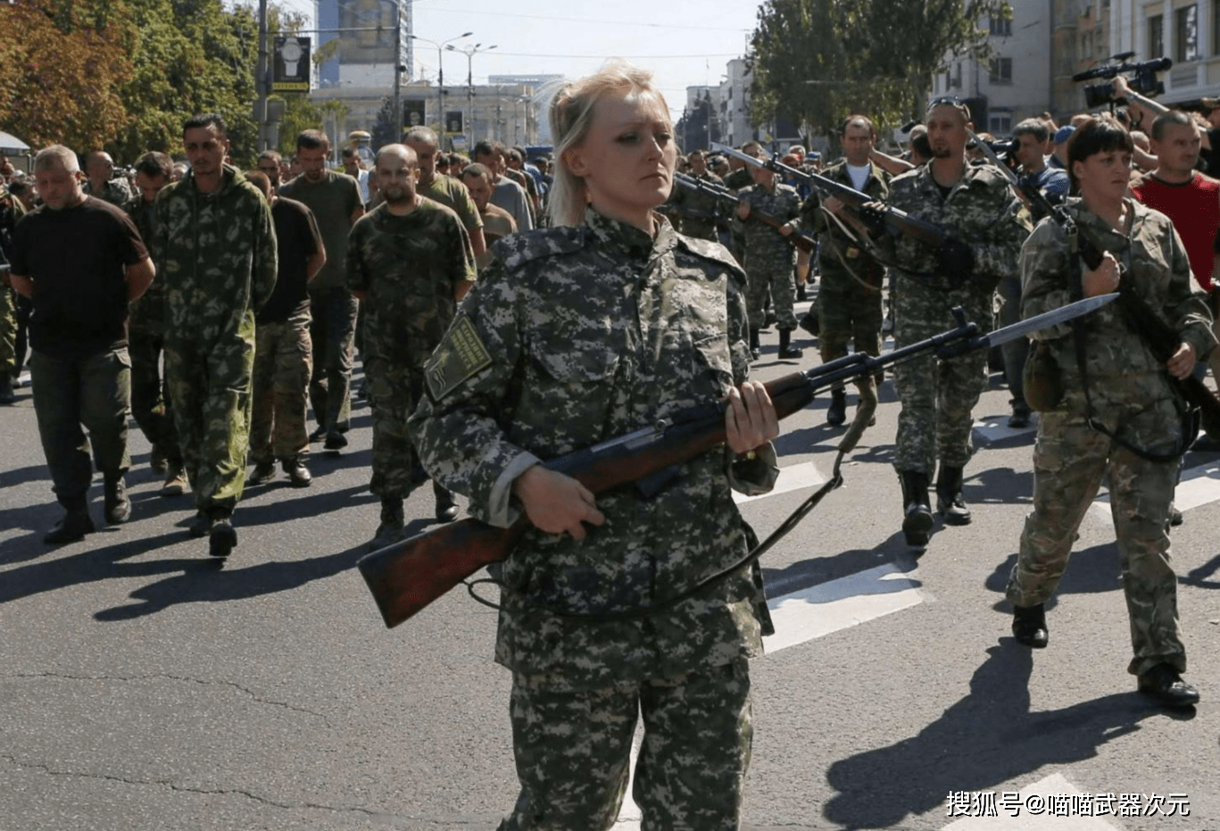 当时的乌克兰军队极有可能准备了数万人的军队,还有炮兵部队和特种