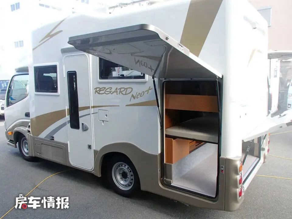 原创适合一家5口的丰田轻卡房车,配3.0l动力自动挡,造型够新奇