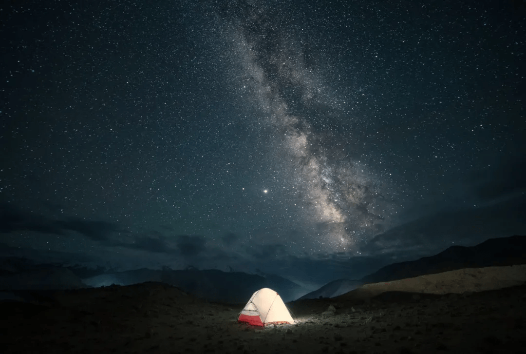 天空为你闪烁一派烟波浩渺,星河涌动 这便是帕米尔高原在黑夜里所散发