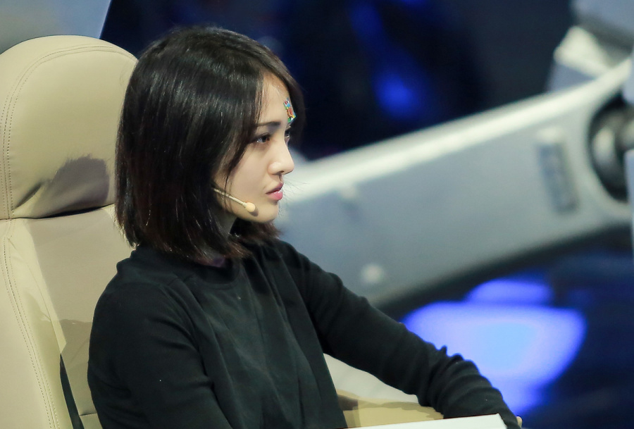 出现在镜头上的人包括:主持人:karenbordy,郑爽律师:一位以中文为母语