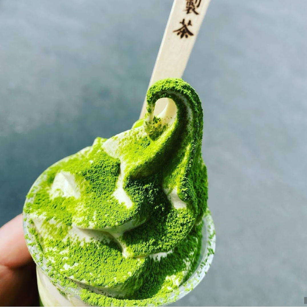原创日本甜品店,推出"喷射抹茶冰淇淋",只吃了一口,头发都染绿了