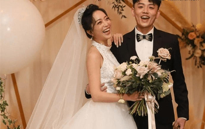 原创黑涩会美眉彤彤补办婚礼鬼鬼大牙等七名成员重聚
