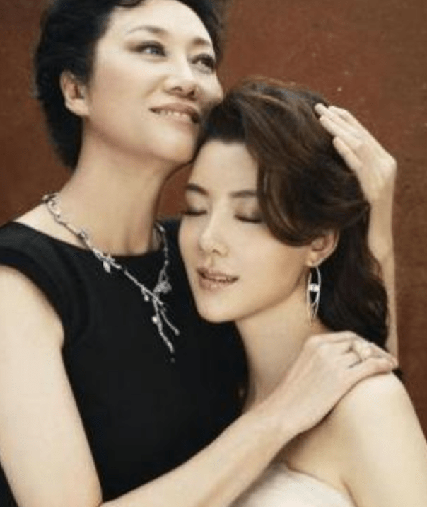 原创山西富豪花5千万娶车晓,结婚15个月离婚,女人终究离不开物质
