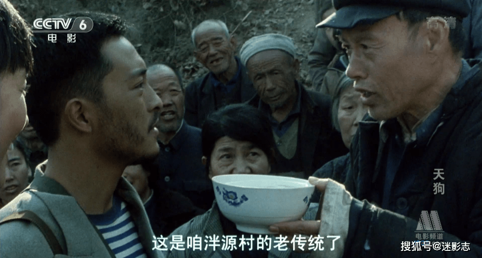复员的李天狗带着妻子桃花和儿子秧子一起,去往林场上任,担任护林员.