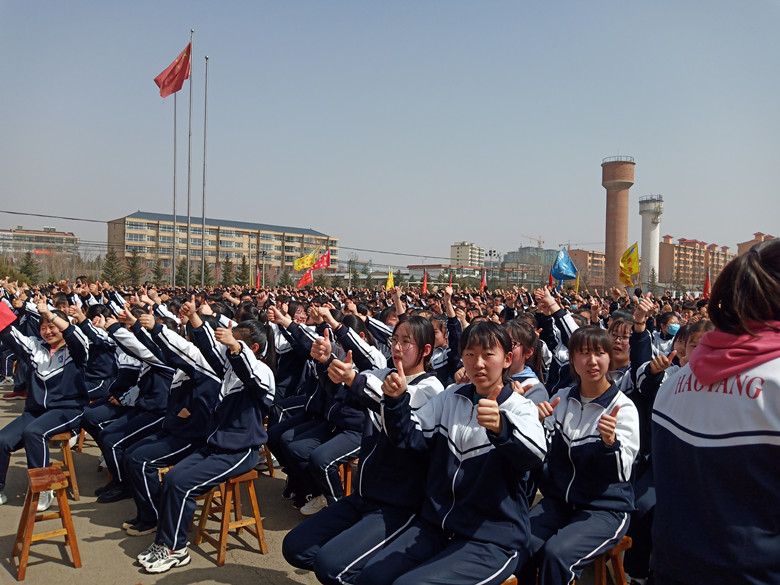 灵丘县豪洋中学举办大型励志报告会