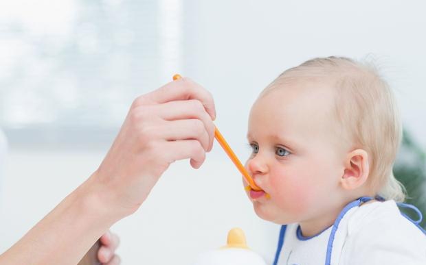 四个月喂辅食和六个月喂辅食的宝宝有什么区别,表现明显吗？