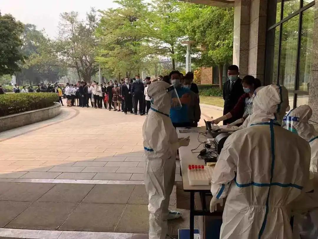 瑞丽全城隔离,高速封闭!凌晨3点被通知做核酸.