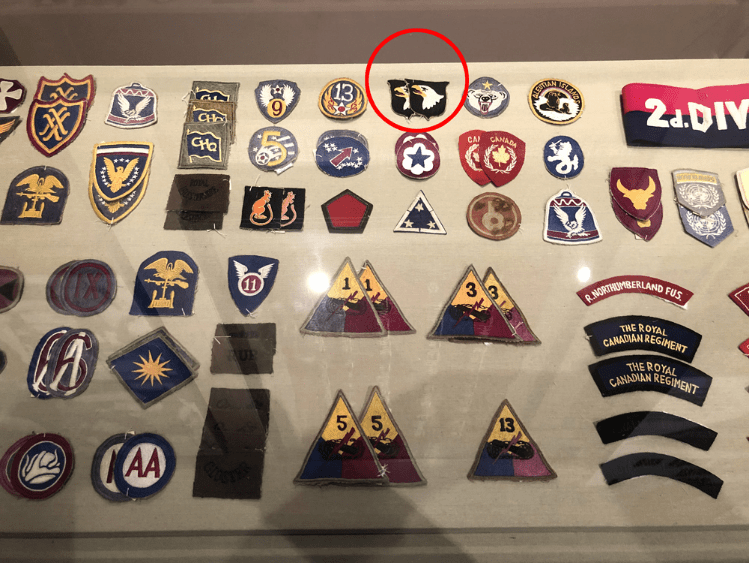 展示窗中发现了美军101空降师的臂章,不是说101没有参加过这场战争吗?