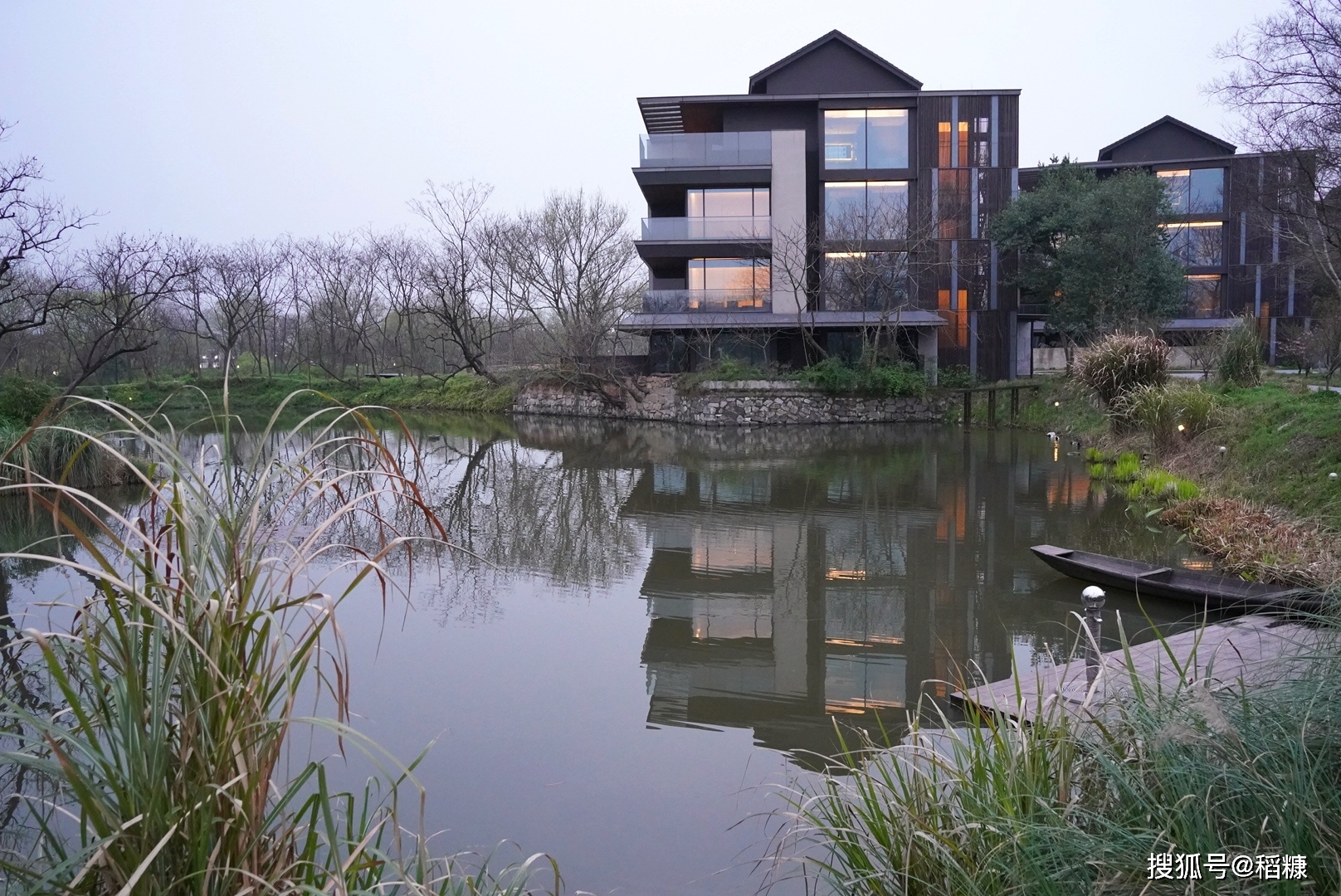 杭州木守西溪酒店是专为西溪湿地打造的一家设计酒店,藏在西溪湿地的