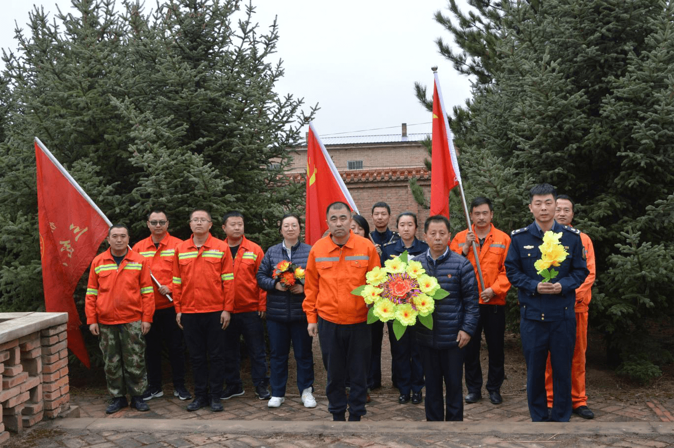 忻州北三岔高速志愿者举行清明节祭奠革命先烈活动