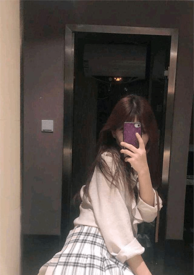 网恋对象发来的,你们感觉像是背影杀手吗?反正我看着应该很卡哇伊的