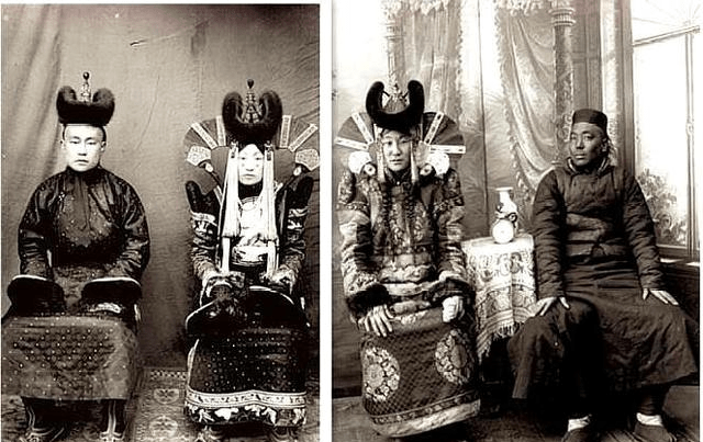 1900年喀尔喀蒙古妇女旧照:身材丰满,头上的装饰代表着动物崇拜