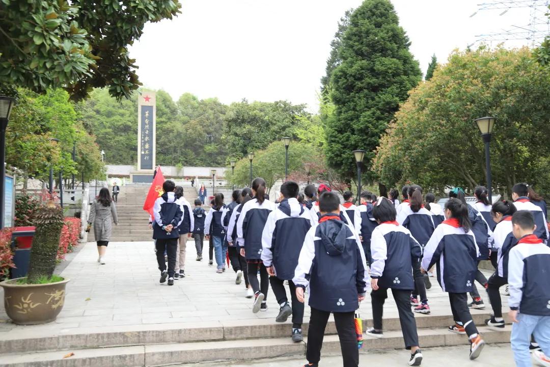 无锡市东湖塘实验小学缅怀先烈,致敬建党百年