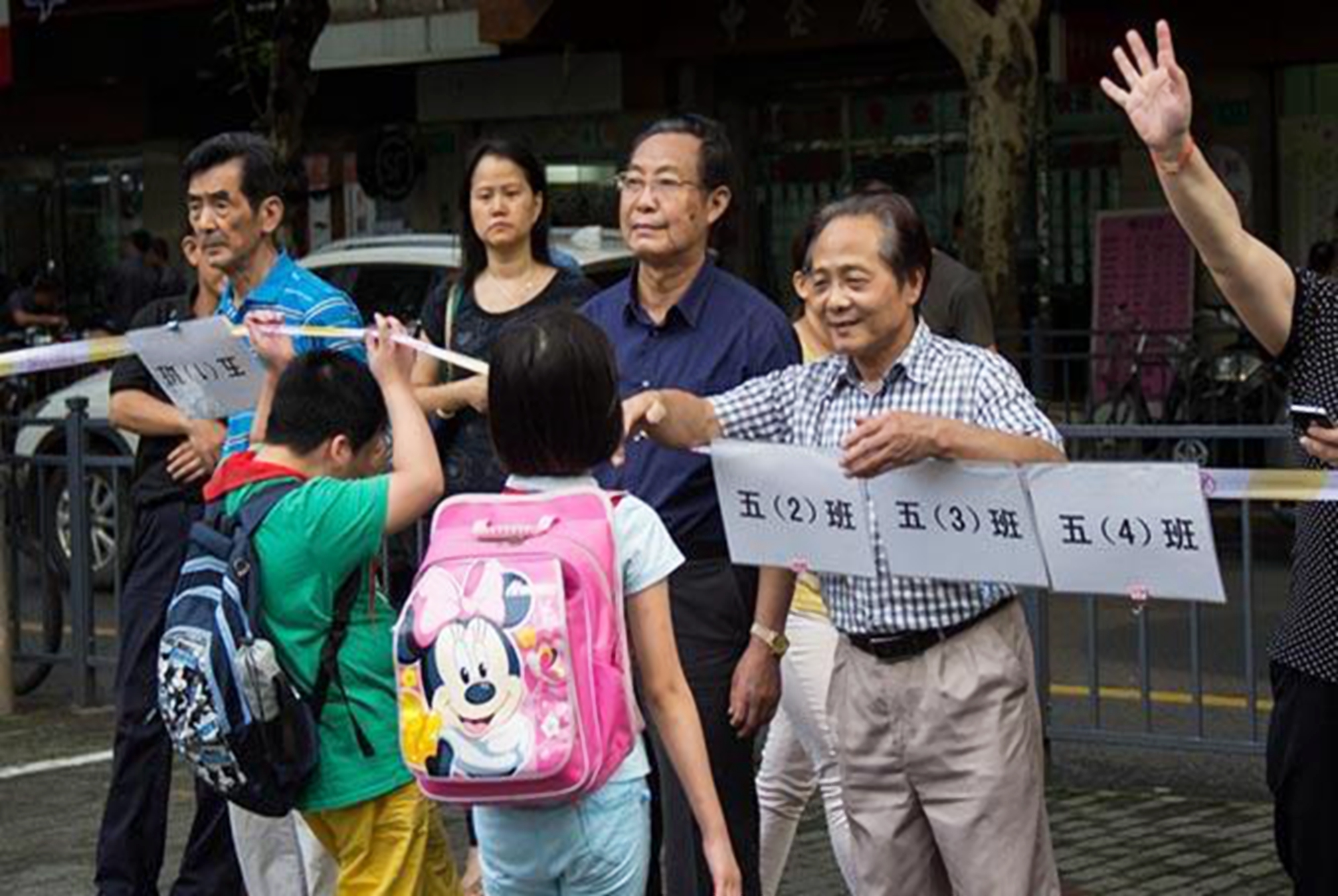 原创三种家长接送孩子的方式容易遭到老师嫌弃中招的家长真不少