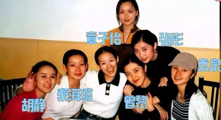 曾经的最美校花曾黎44岁恋情曝光与男子当街挽手亲密喂食