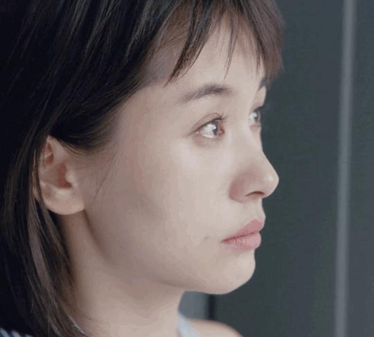 央视镜头下的女星王子文浓妆热巴像高中生她素颜都敢拍