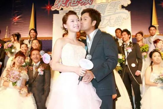 郭晋安老婆宣布复出,相夫教子15年仍似少女,自曝未婚先孕还小产