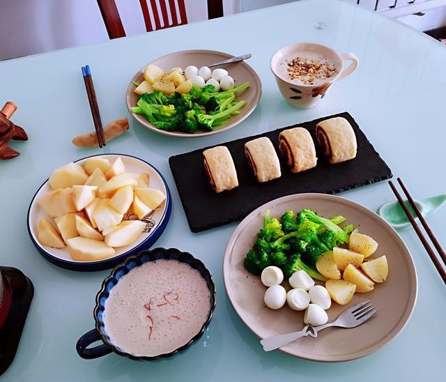 原创宅家素食第二天,主食吃粗粮,三餐虽然简单,品种也不少