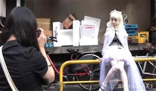 原创日本街头出现"活人娃娃",无数游客拍照合影,成为一道风景线!