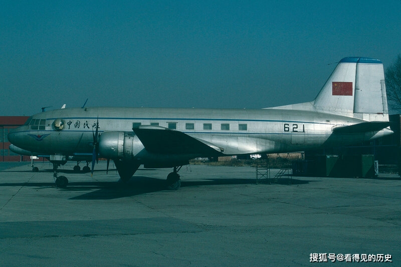 老照片 封存在山西机场的苏联产伊尔14客机