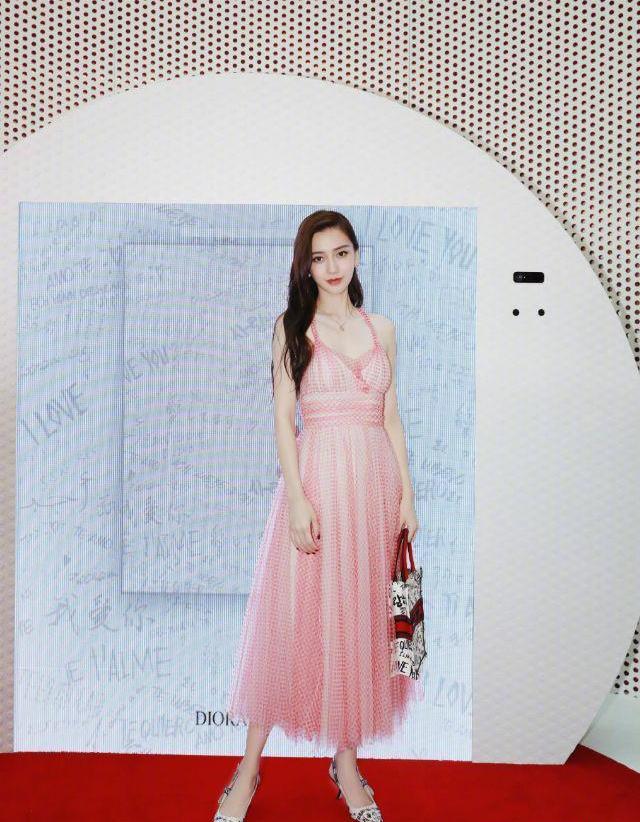 杨颖绝美礼服造型,穿网纹镂空鱼尾裙高贵又妩媚,尽显女神高颜值