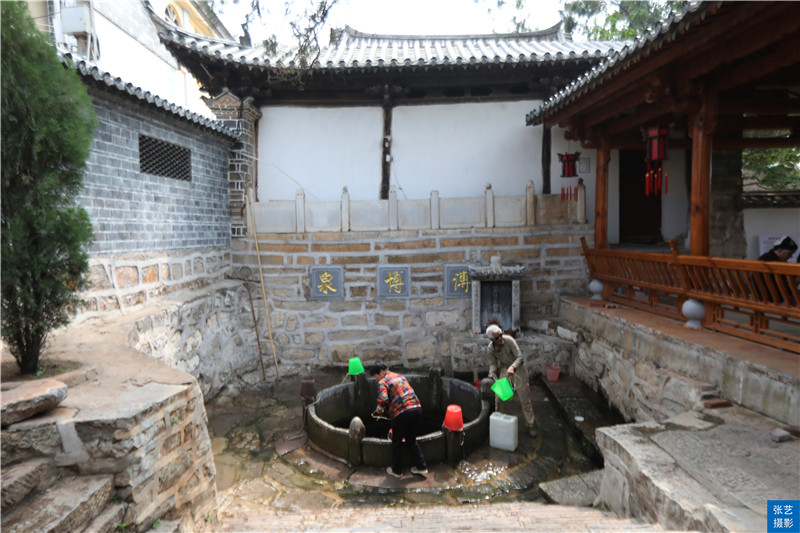 建于明洪武初年-建水西门大板井