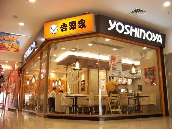 目前,吉野家全球有超过1000家海外门店,其中中国门店占6成以上.
