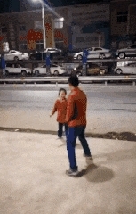 搞笑gif,,妹子,你身后的你那个是摄像头吗?