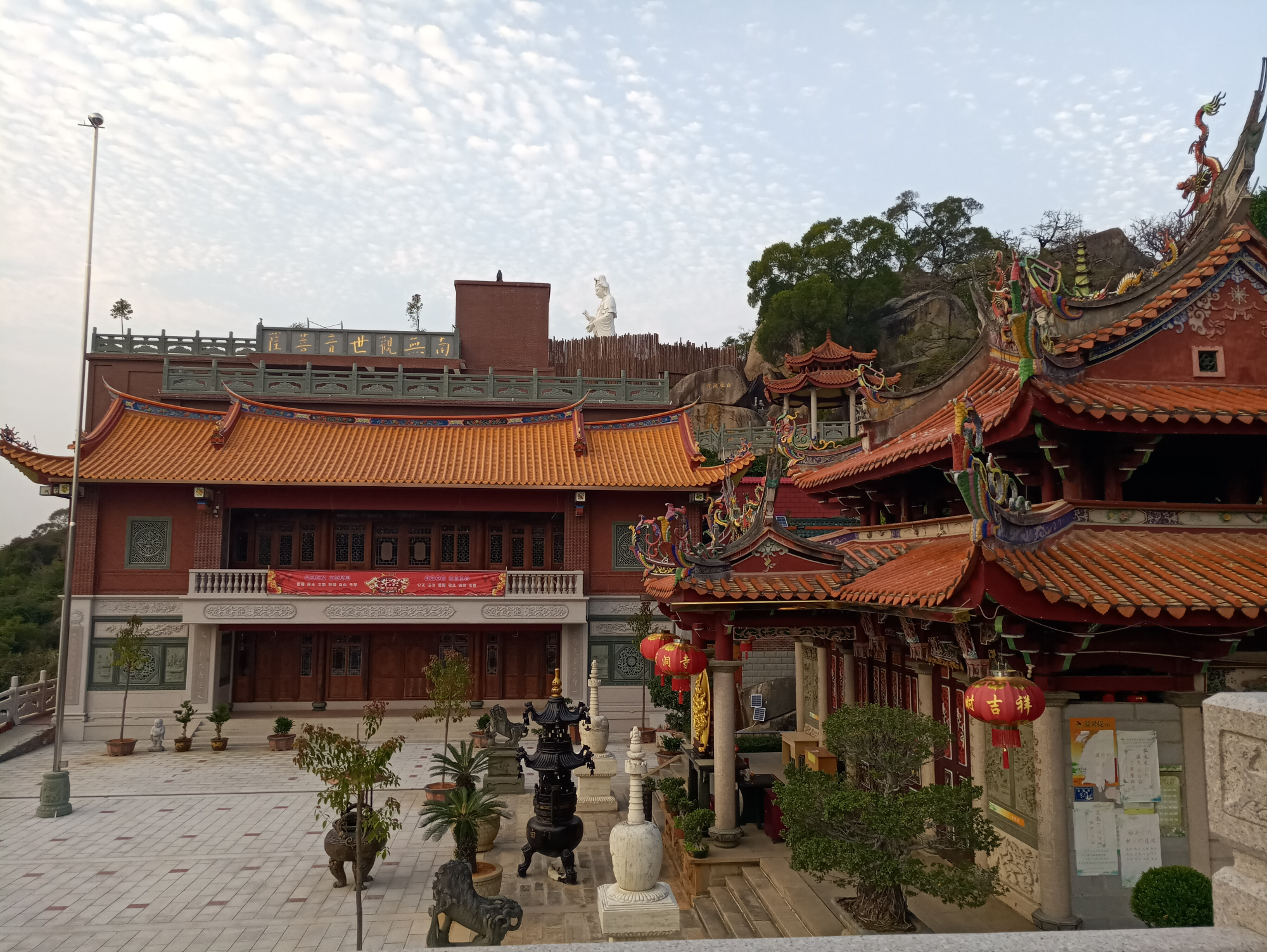 厦门白鹿洞寺,取名与朱熹有关,厦门小八景"白鹿含烟"就在这里