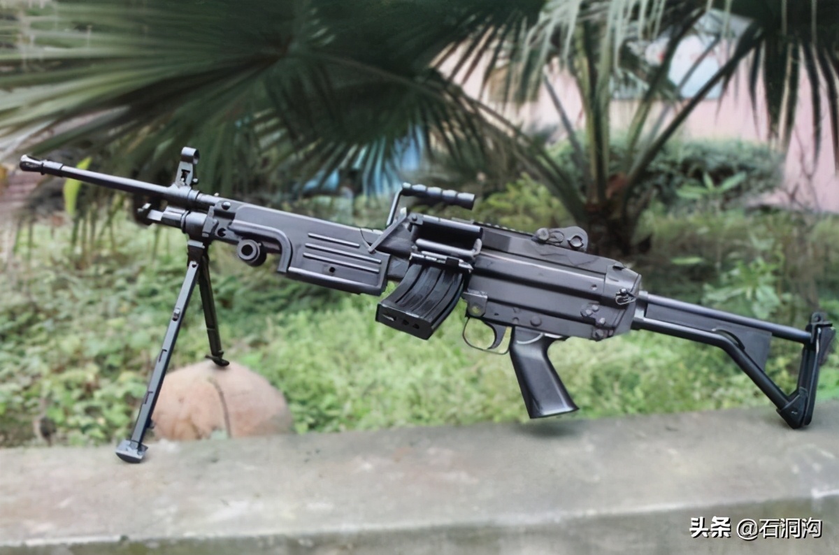 原创fnminimi轻机枪中国版cslm8型班用机枪