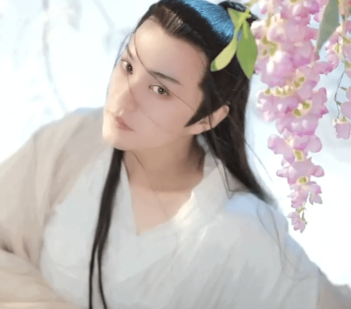 震惊,如此古风绝美男发际线居然这么秃?古风的妆造效果真绝