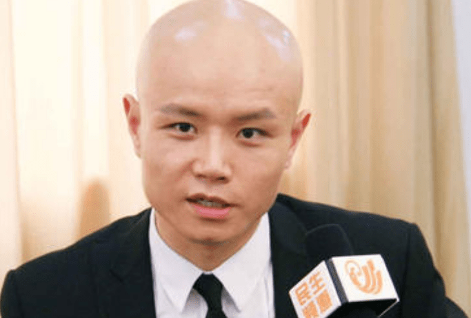 主持人乐嘉近况曝光,养2万元进口宠物狗,日常兜风开百万豪车