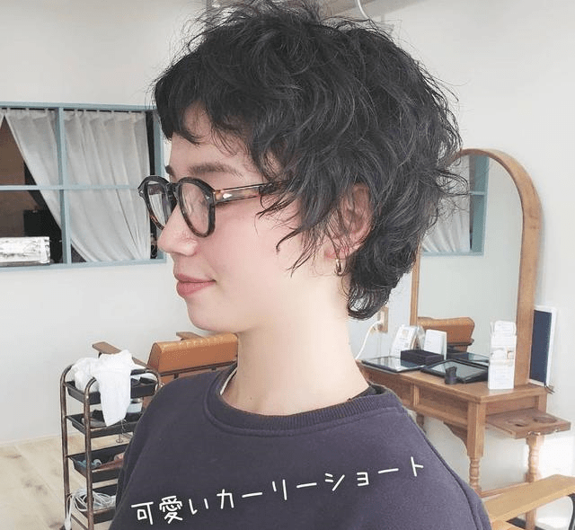 女人40岁,发型这样剪,利落时尚显年轻