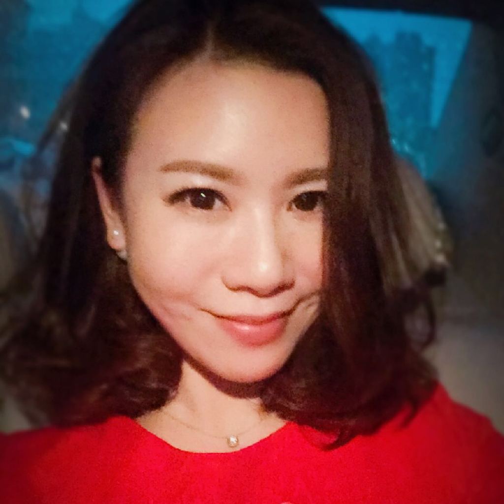 主持人海燕,也说自己是今年才认识周公子的,以前只是通过报纸认识的他