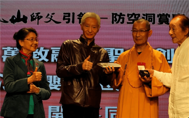2004年,李凤山入选"世界武术名人堂", 并成为全球华人获"先锋传奇奖"