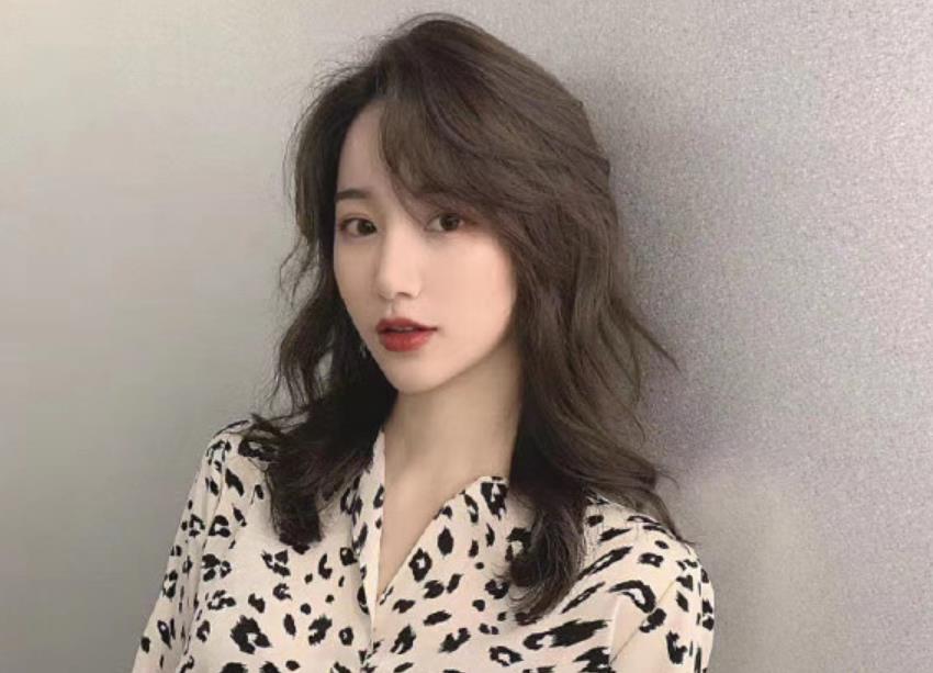原创30岁以上的女人,选发型要注重细节,试下这4款发型,气质速升