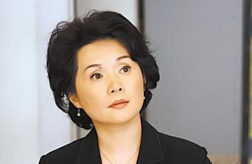 曾是千金小姐却家道中落,大三开始演戏31岁拿视后,嫁初恋恩爱_吴冕