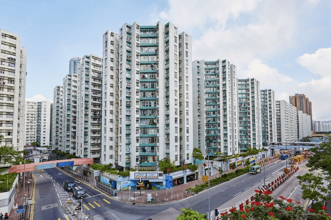 黄埔花园是香港十大蓝筹私人屋苑之一,共88座,16层高,每一栋楼都有