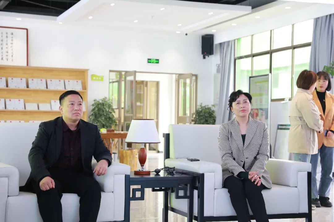 陇南市工商联一行莅临陇小南调研指导