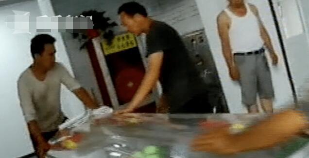 大材小用!菜市场楼上房间里有5具冰棺,老板却说用来冰冻鱼虾肉